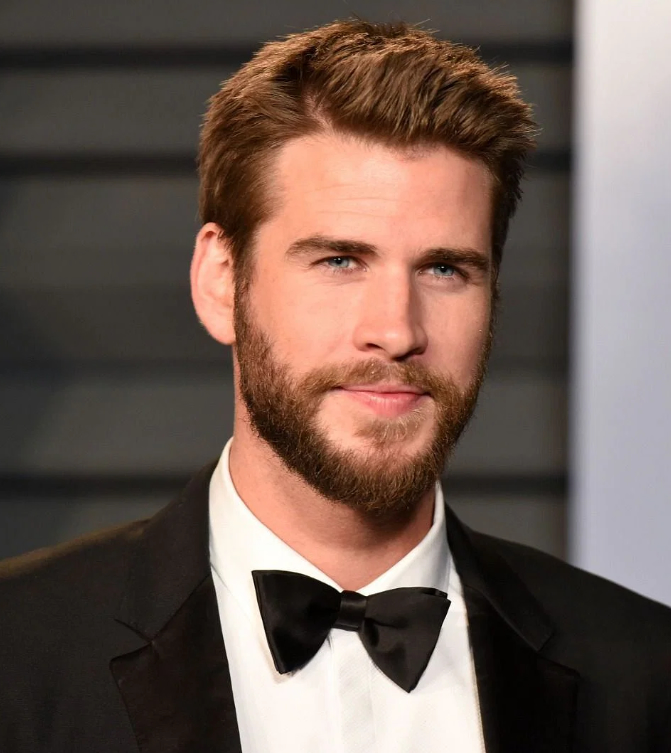 Liam Hemsworth substitui Henry Cavill em nova temporada de The